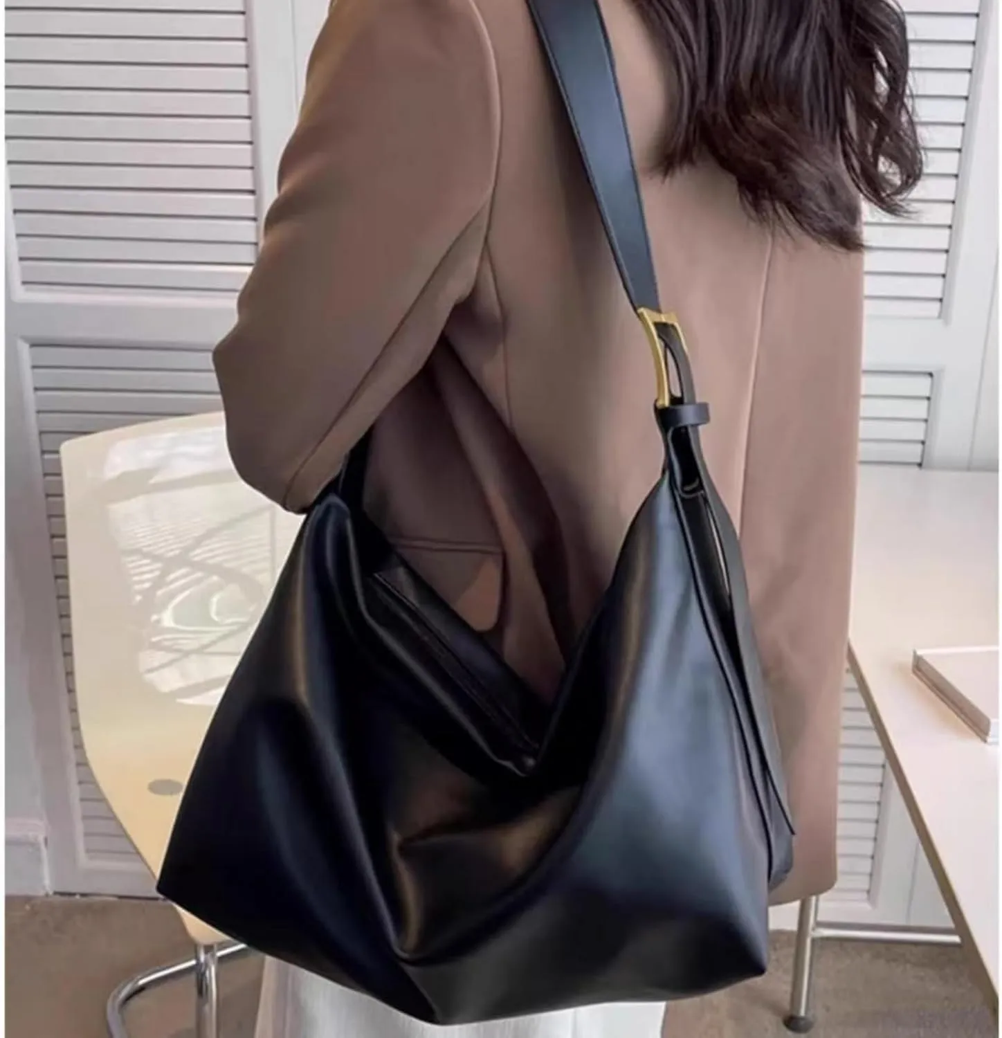 Shoulder Purses for Women, Stylish Crossbody Handbag Soft Hobo Bag Trendy Vegan Leather Slouchy Tote Clutch with Zipper
